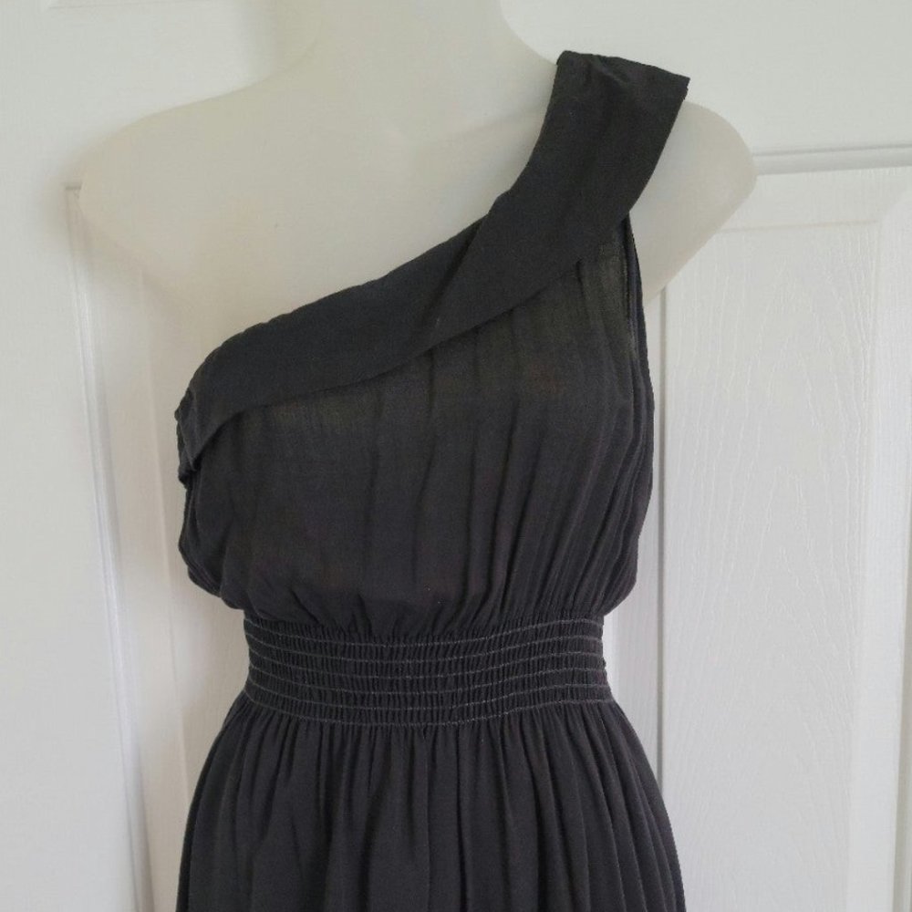 One sleeve dress